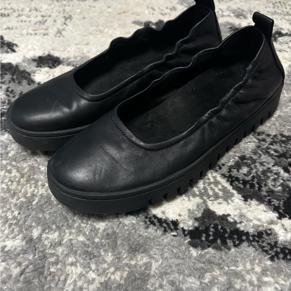 Vionic Black Leather Uptown Ballet Slip-ons, Women’s US Size 6.5